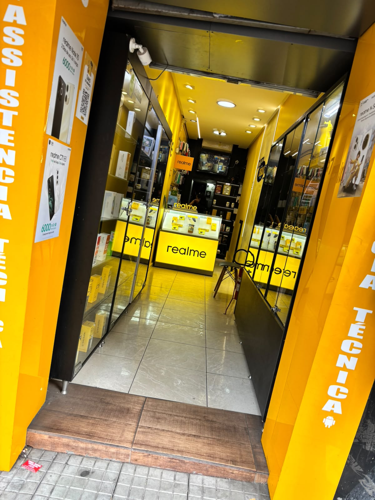 Interior da Loja Ponto Com Celulares 6